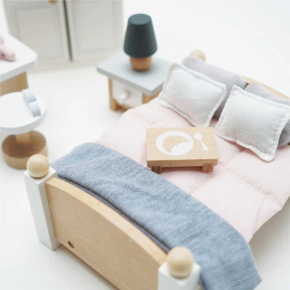 Le Toy Van – Dolls House Furniture: Bedroom – 19pcs