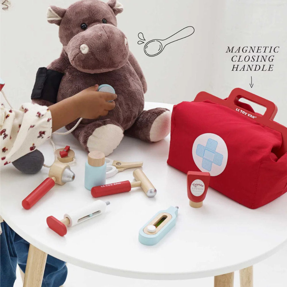 Le Toy Van – Pretend & Play – Wooden Vintage Doctor Roleplay Kit – 10pcs