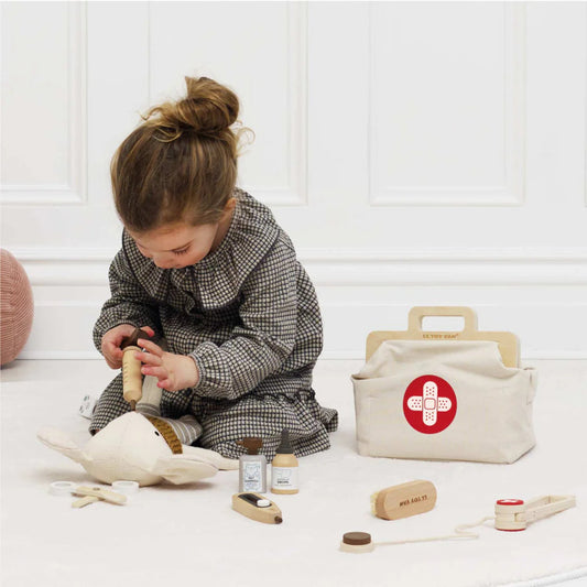 Le Toy Van – Wooden Animal Vet Set – 10pcs