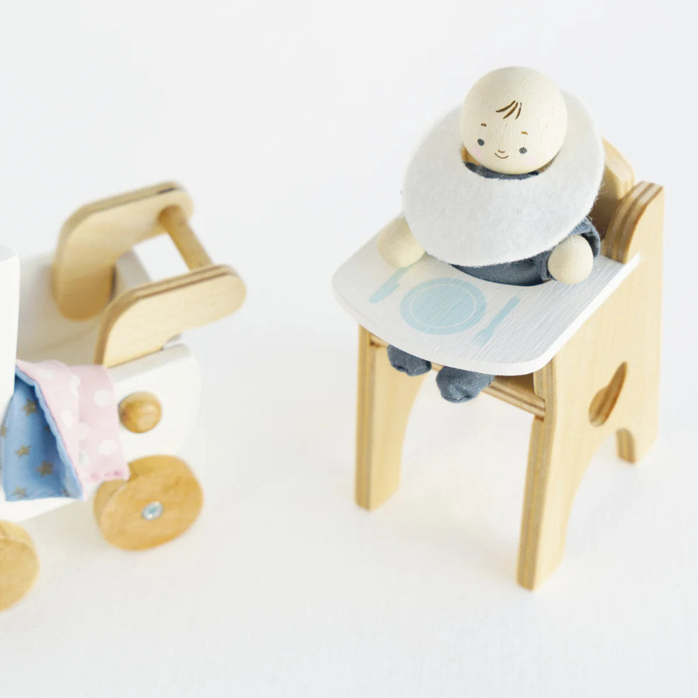 Le Toy Van – Dolls House Furniture: Nursery & Baby Set – 5pcs