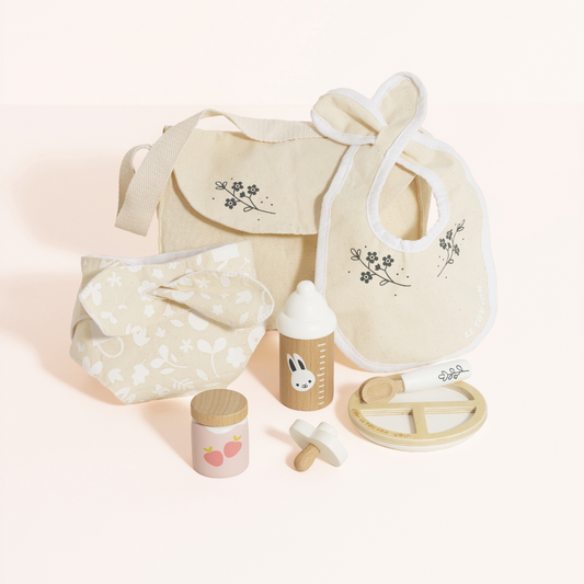 Le Toy Van – Dolls Nursing Kit and Bag – 8pcs