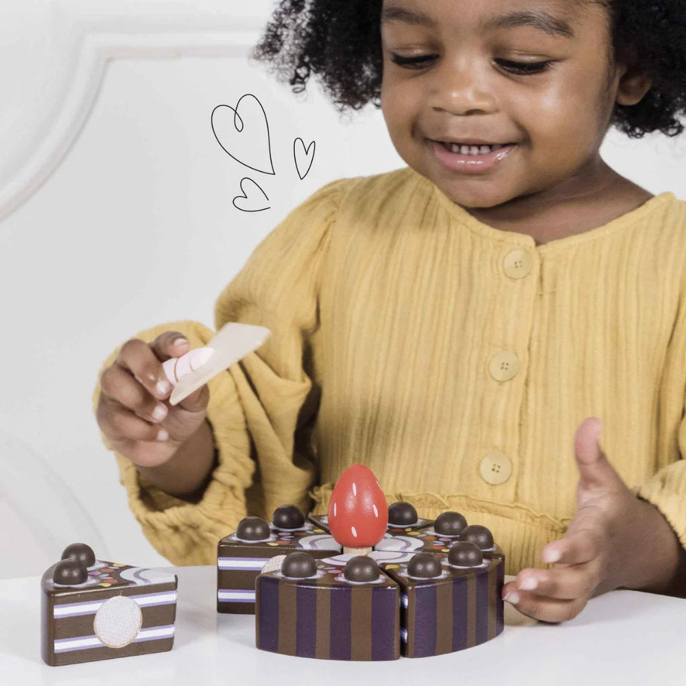 Le Toy Van – Wooden Chocolate Gateau Sliceable Cake – 8pcs